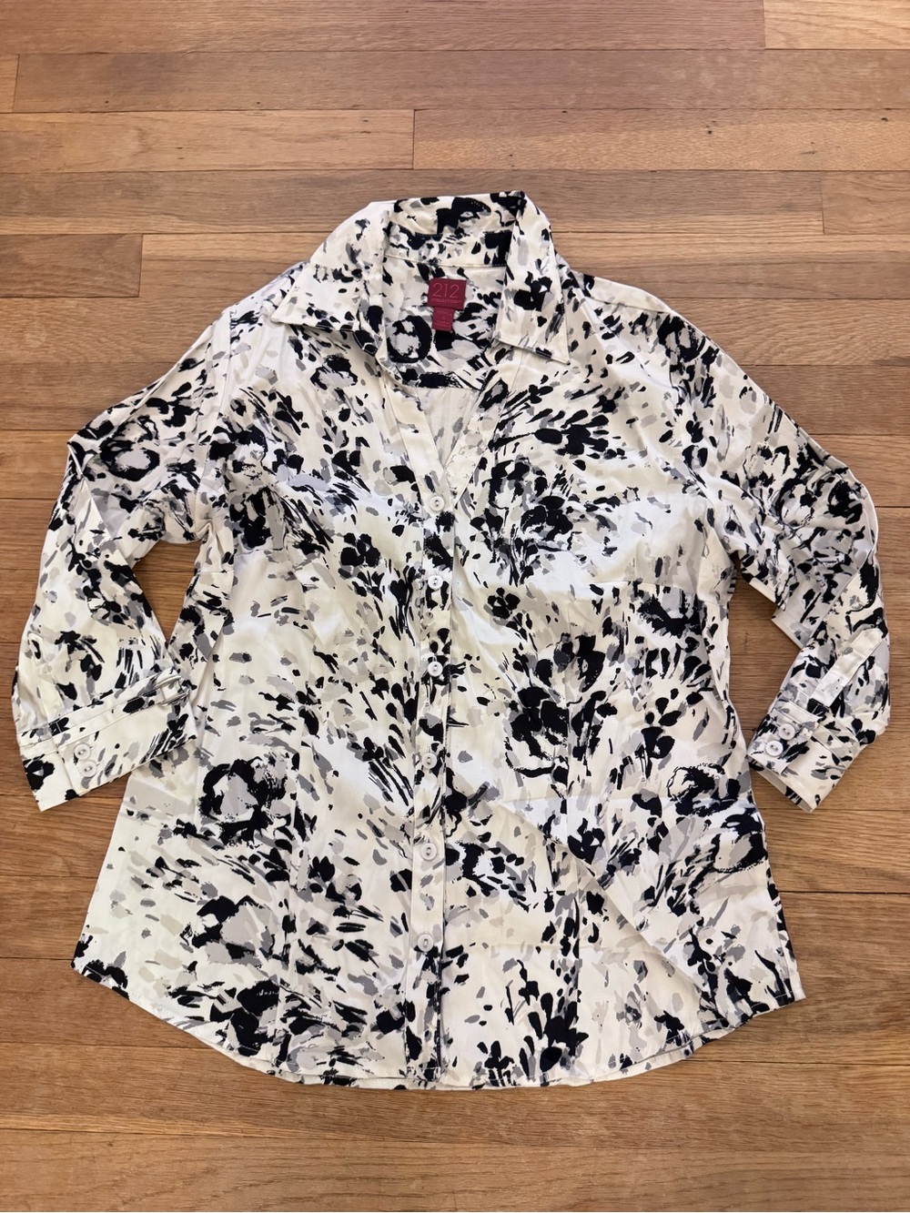 212 Collection Women's White Black Floral Button Up Shirt - Size S
 b13